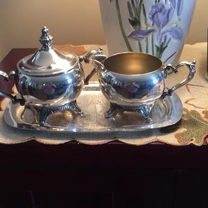 Rogers silver plated milk and creamer set🌸🌷🌷🌷